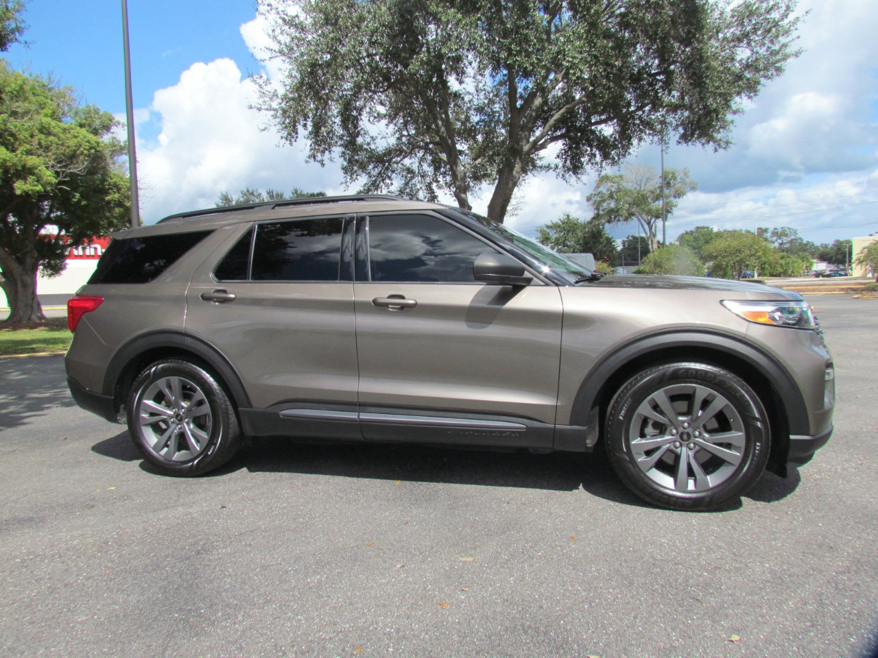 Used 2021 Ford Explorer XLT w/ Equipment Group 202A image 10