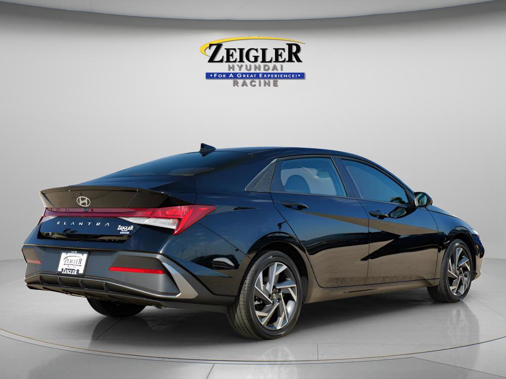 Used 2025 Hyundai Elantra SEL FWD image 8