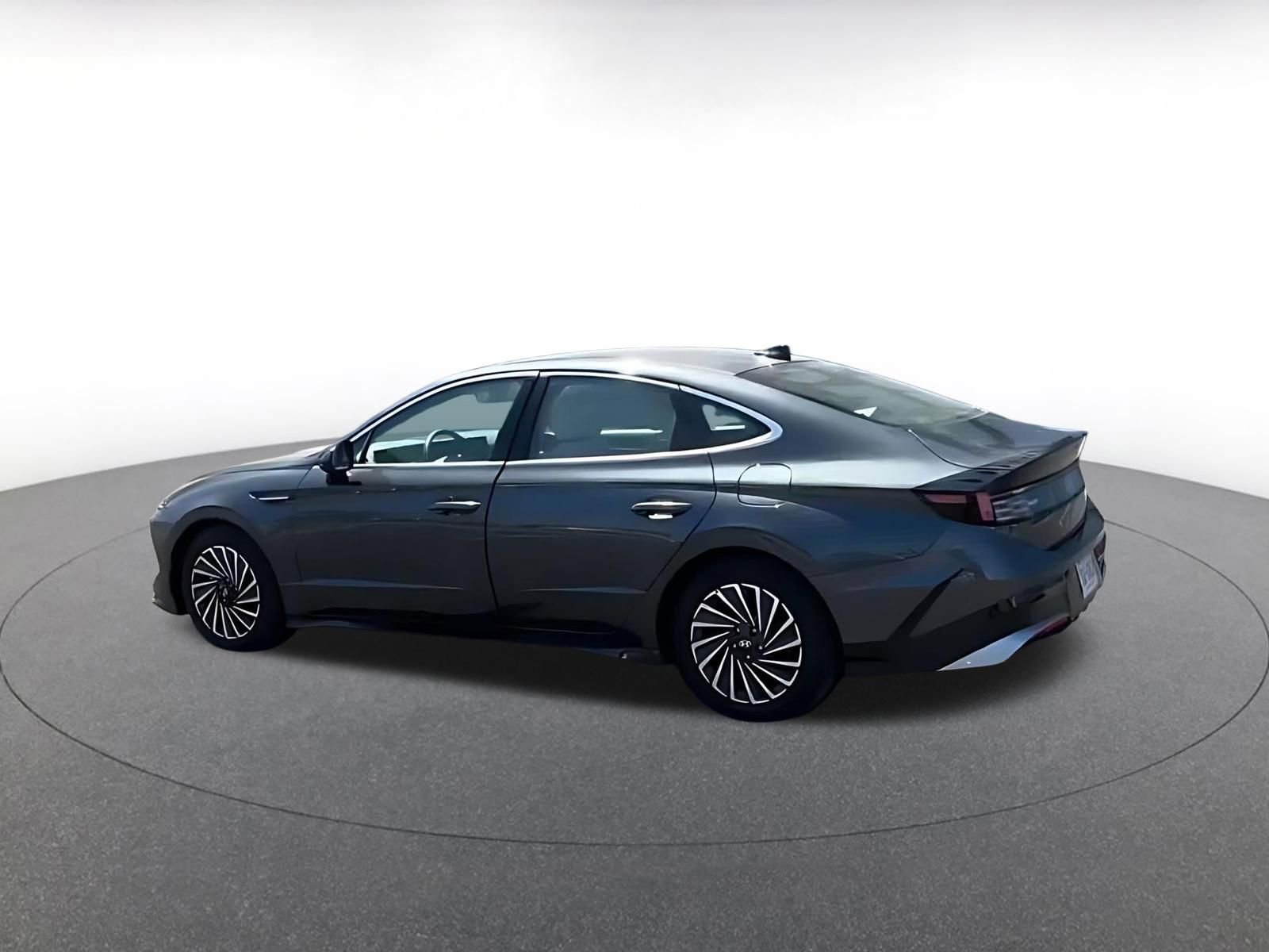 Used 2025 Hyundai Sonata SEL FWD image 4
