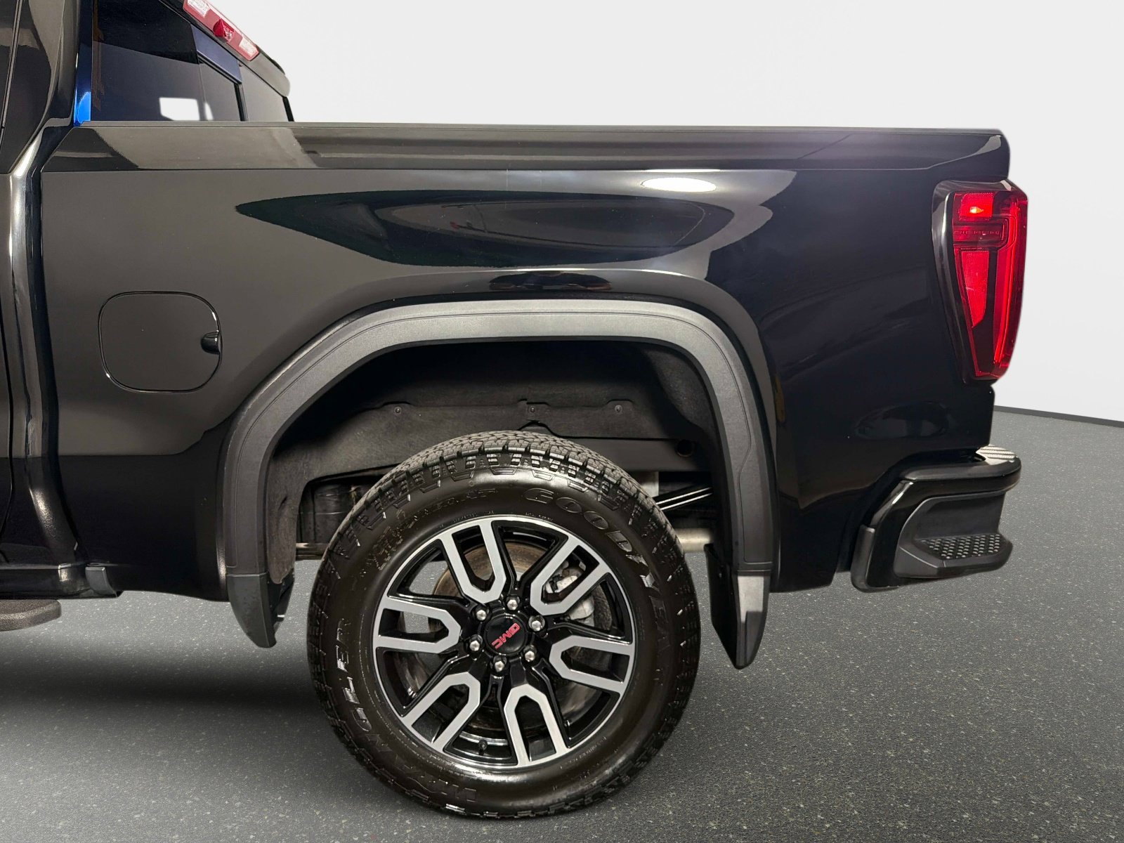 Used 2024 GMC Sierra 1500 AT4 w/ Technology Package AWD/4WD image 14