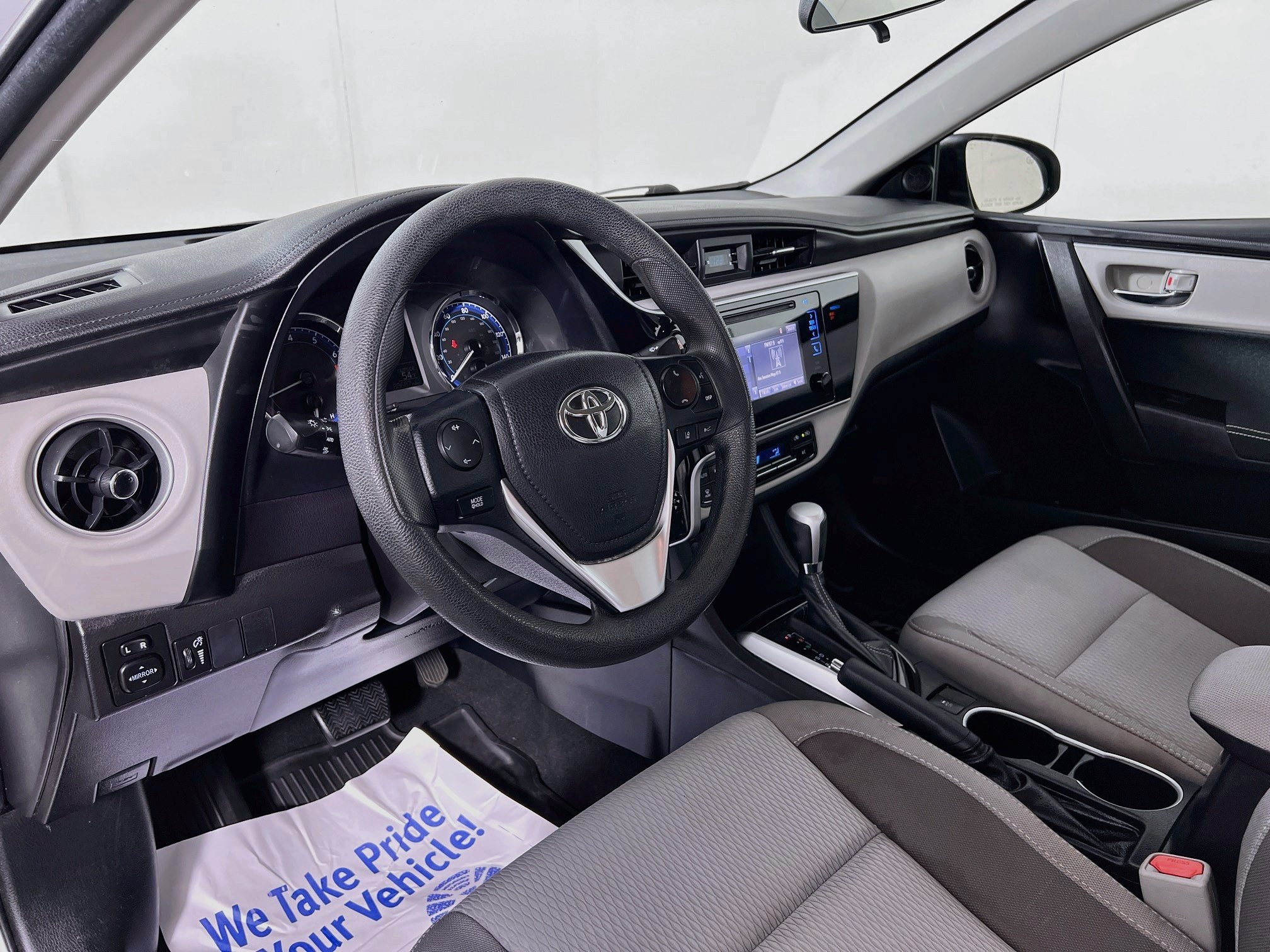 Certified 2019 Toyota Corolla LE FWD image 9