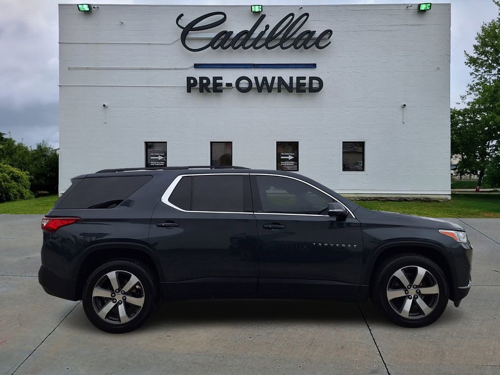 Used 2020 Chevrolet Traverse LT w/ LT Premium Package image 2