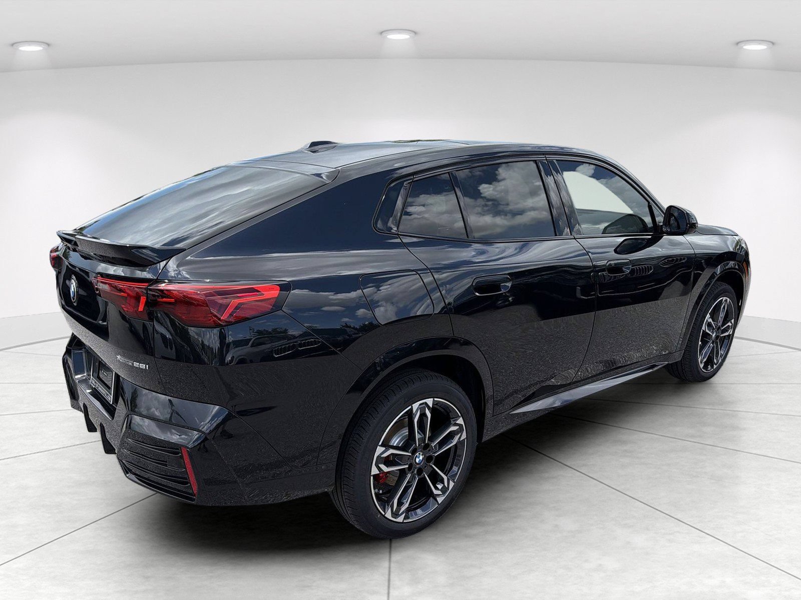 New 2026 BMW X2 xDrive28i w/ Technology Package AWD/4WD image 4