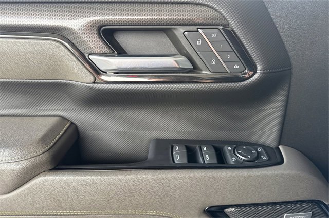 Used 2022 Chevrolet Silverado 1500 ZR2 w/ Technology Package image 11