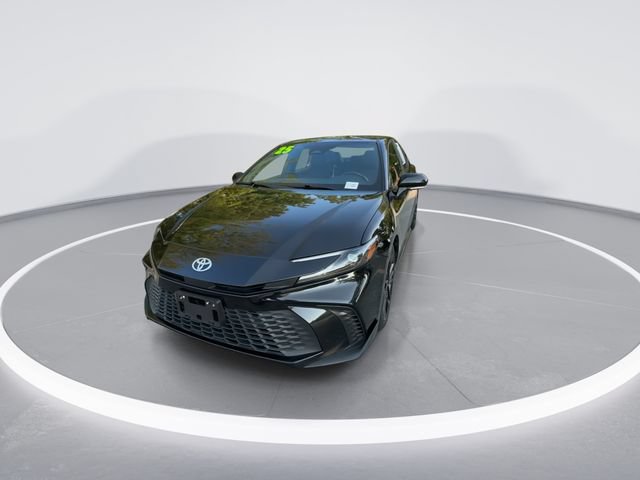 Used 2025 Toyota Camry SE FWD image 3