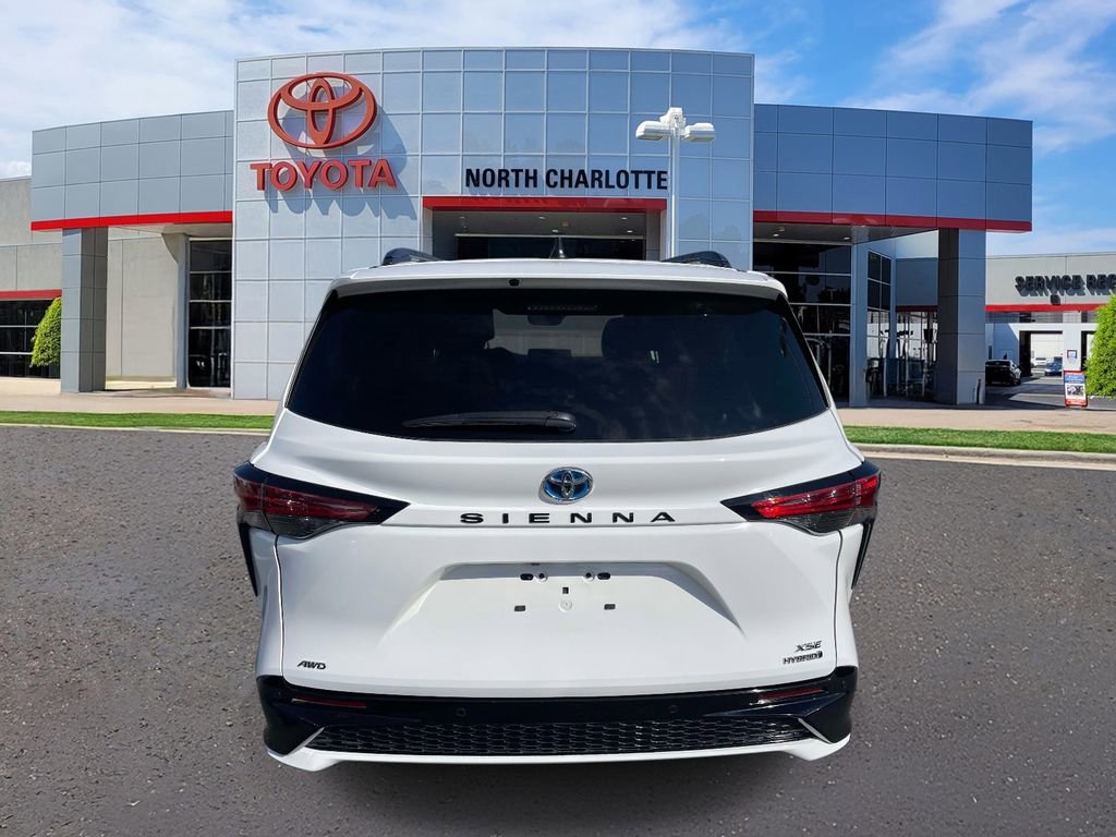 Used 2023 Toyota Sienna XSE w/ XSE Plus Package image 9