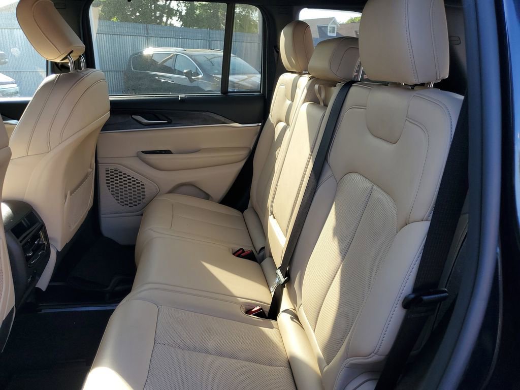 Used 2024 Jeep Grand Cherokee Limited w/ Luxury Tech Group II AWD/4WD image 10