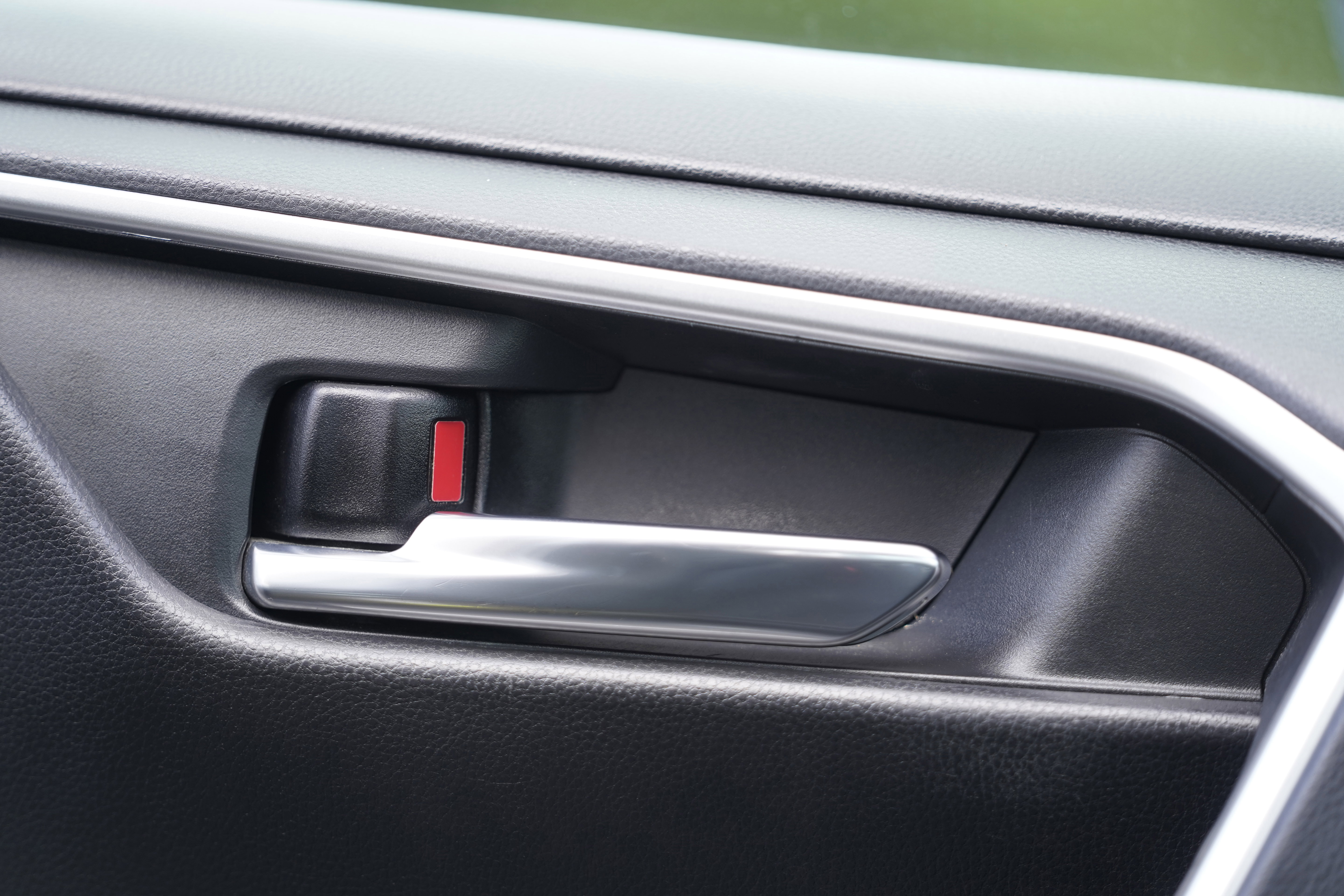 Used 2022 Toyota RAV4 XLE Premium FWD image 13