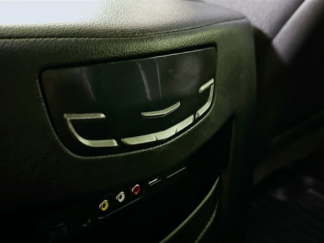 Used 2016 Cadillac Escalade Luxury image 28