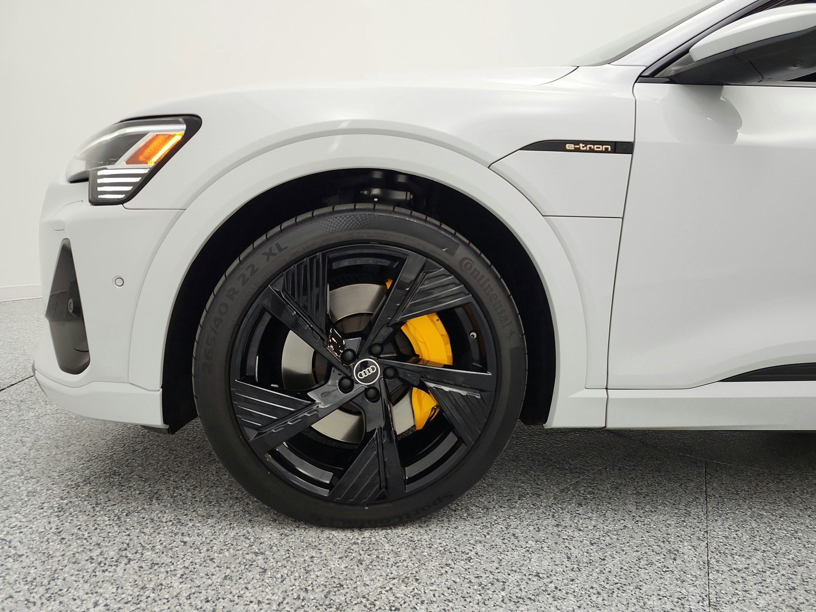 Used 2023 Audi e-tron Prestige w/ Prestige Package image 18