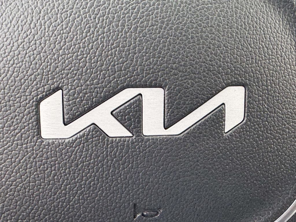 Used 2026 Kia Carnival EX FWD image 34