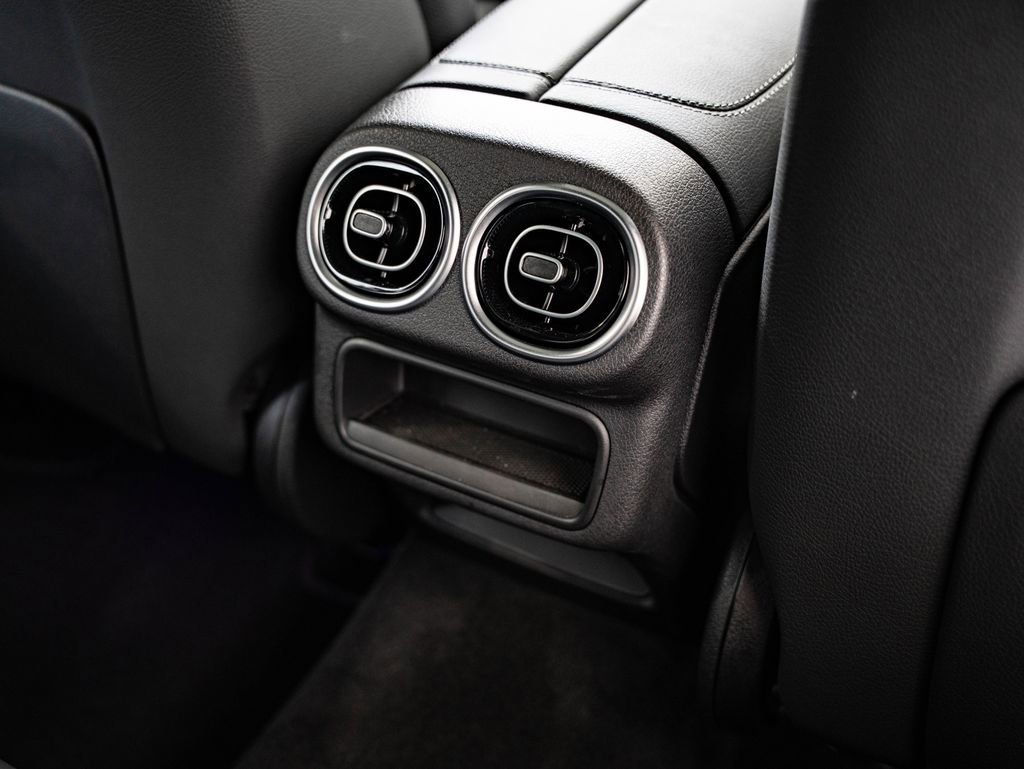 Certified 2025 Mercedes-Benz GLC 300 4MATIC image 35