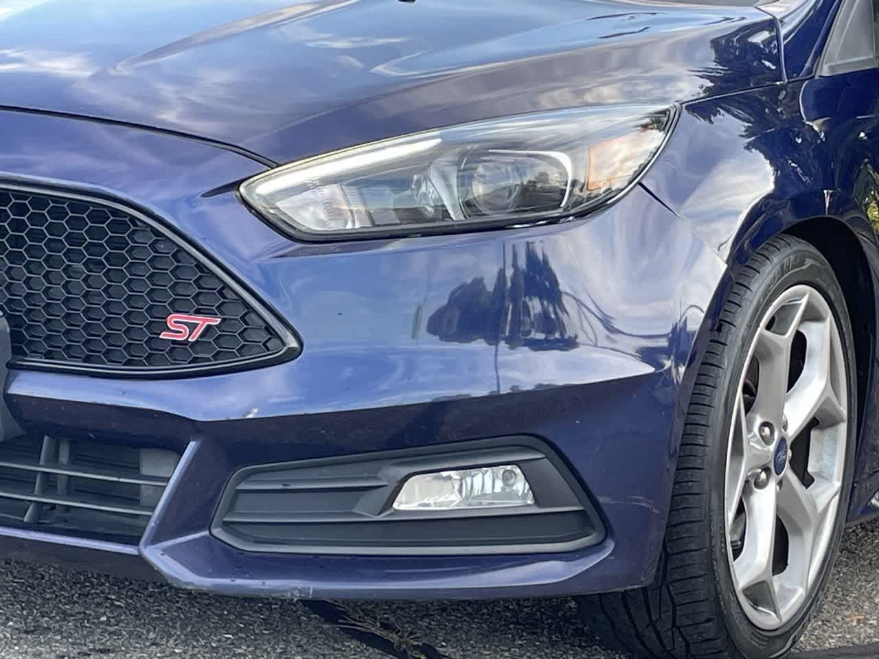 Used 2017 Ford Focus ST w/ Equipment Group 402A FWD image 35
