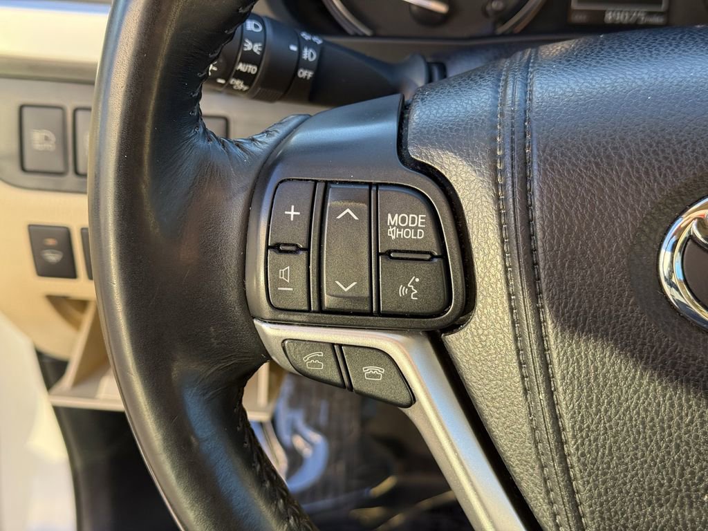 Used 2014 Toyota Highlander Limited image 20