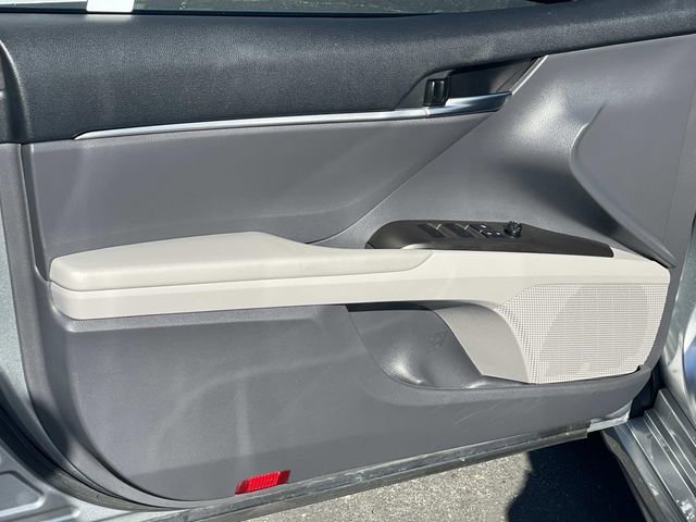 Used 2023 Toyota Camry SE image 18