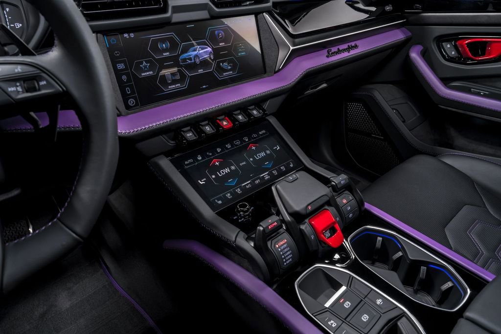 Used 2025 Lamborghini Urus SE image 24
