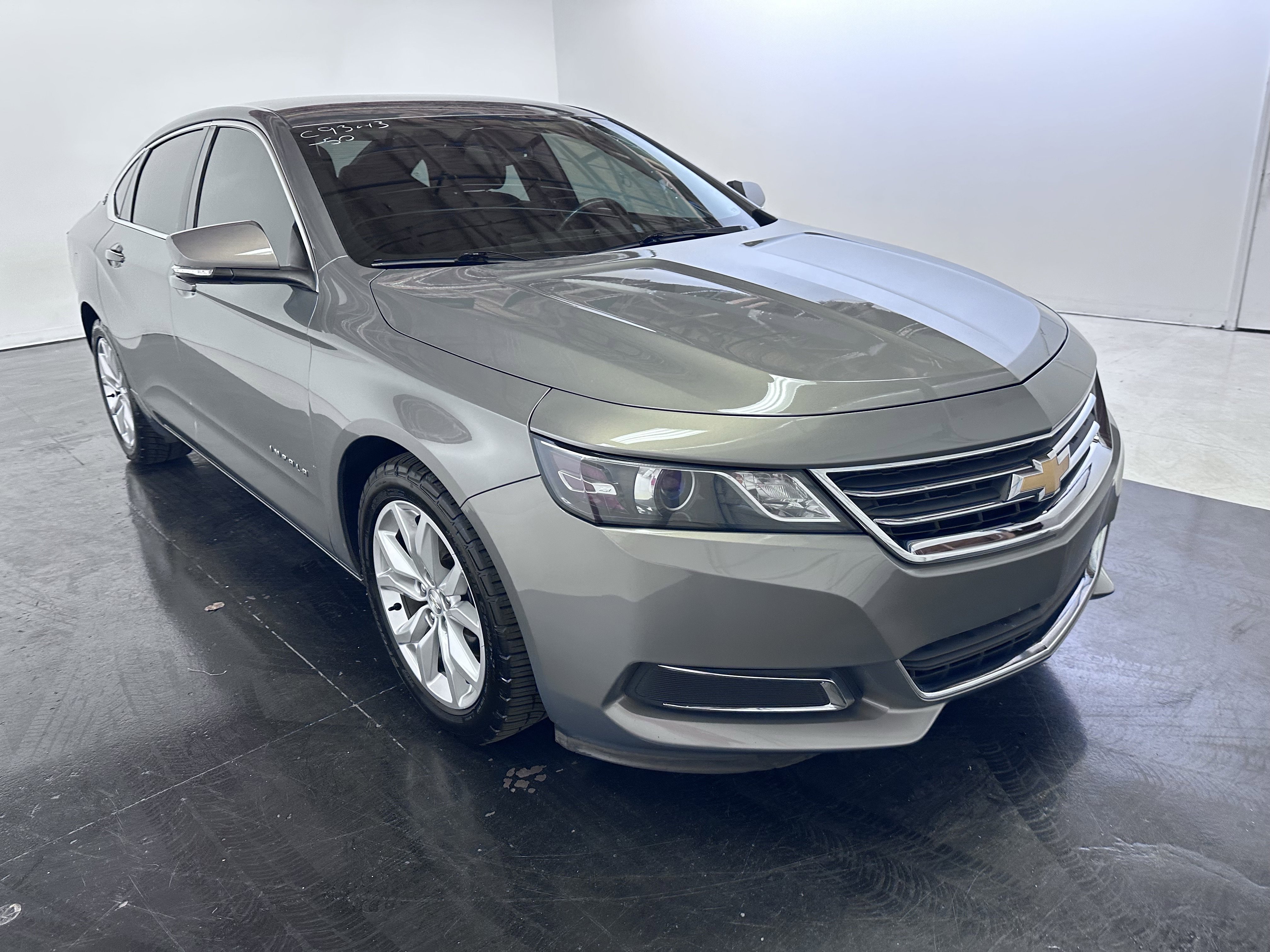 Used 2017 Chevrolet Impala LT w/ Convenience Package FWD image 2