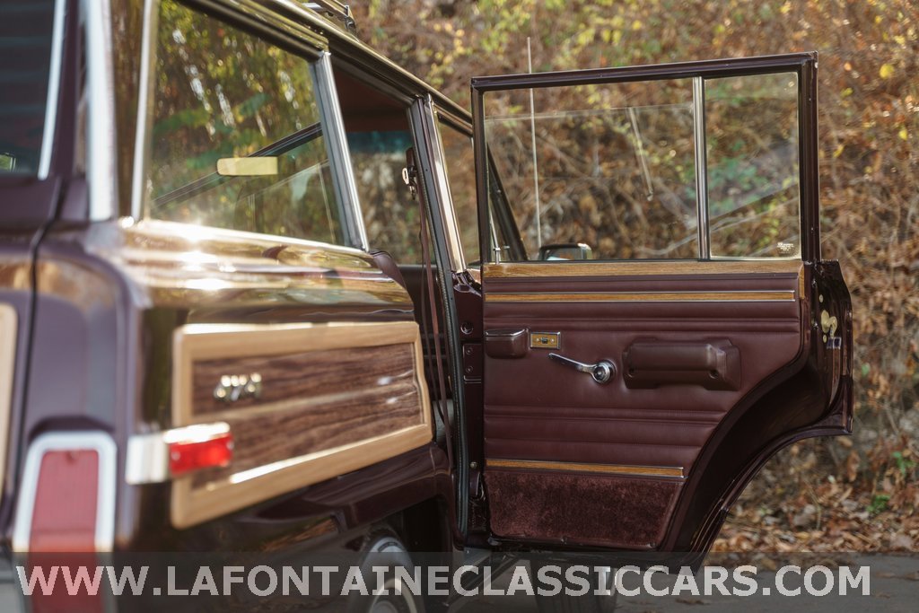 Used 1991 Jeep Grand Wagoneer Base image 91