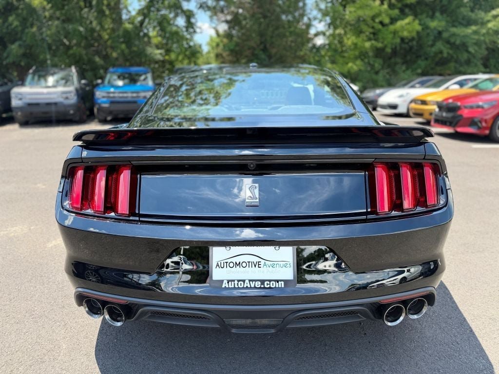 Used 2017 Ford Mustang Shelby GT350 RWD image 4