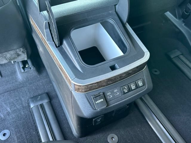 Used 2025 Toyota Sienna Platinum AWD/4WD image 35