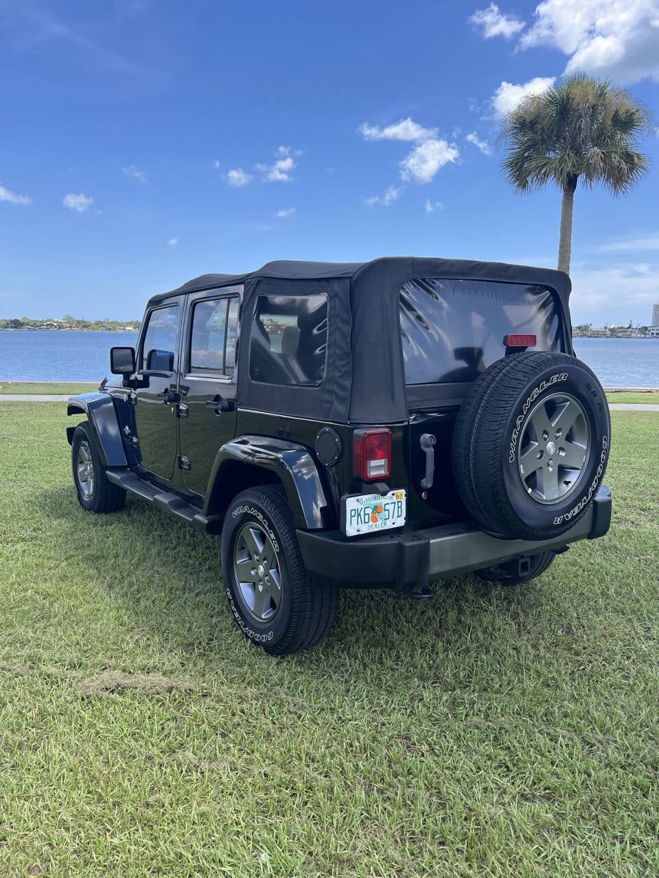 Used 2013 Jeep Wrangler Unlimited Sport AWD/4WD image 3