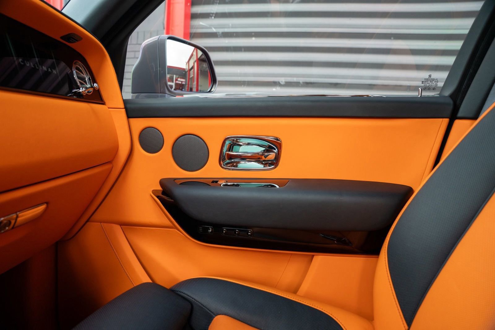 Used 2025 Rolls-Royce Cullinan image 17