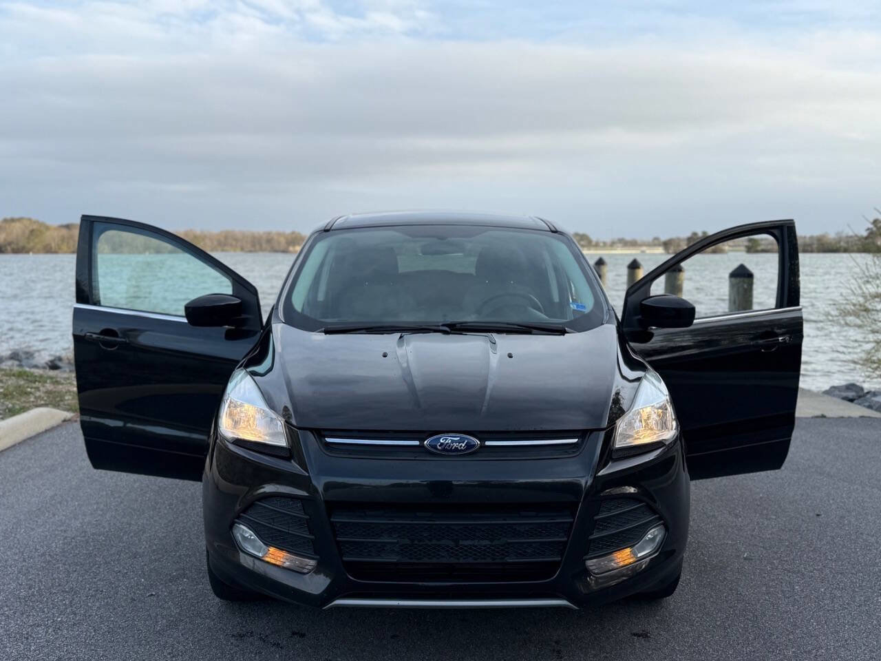 Used 2014 Ford Escape SE image 2