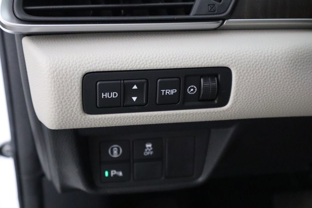 Used 2018 Honda Accord Touring image 18