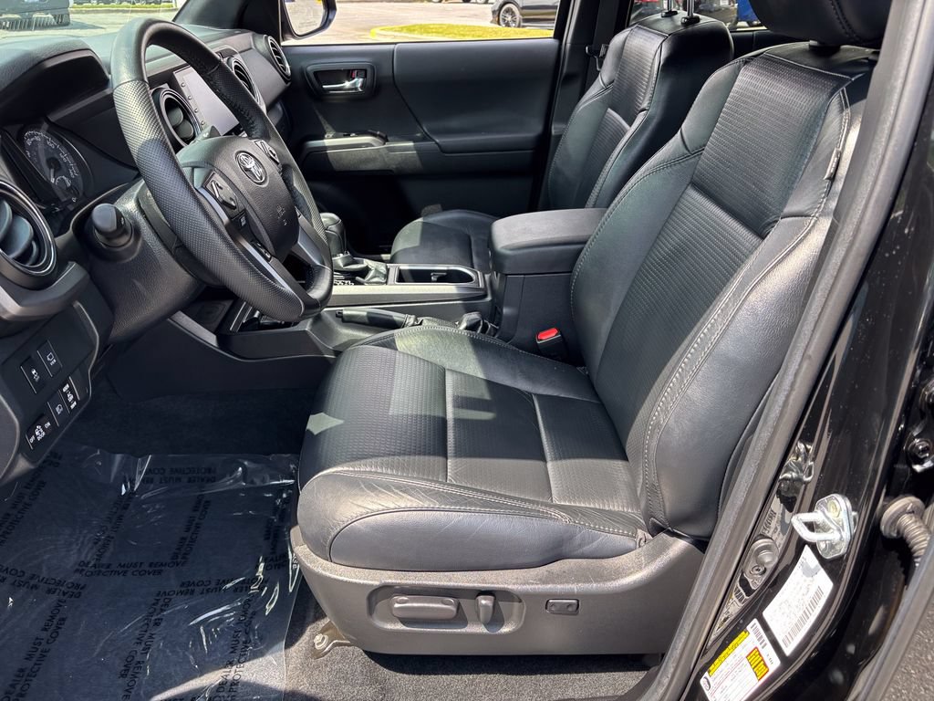 Used 2021 Toyota Tacoma TRD Sport w/ TRD Premium Sport Package AWD/4WD image 23