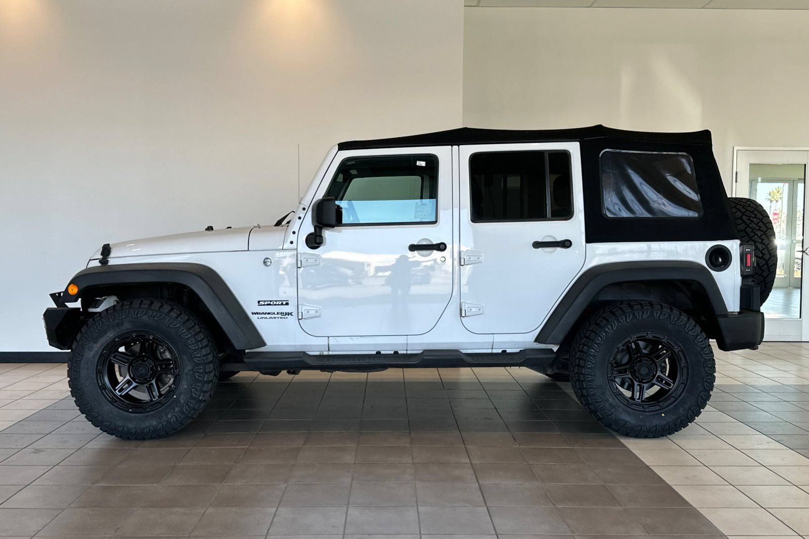 Used 2018 Jeep Wrangler Unlimited Sport S AWD/4WD image 7
