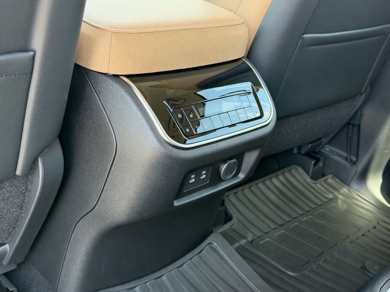 New 2026 INFINITI QX80 Luxe RWD image 14