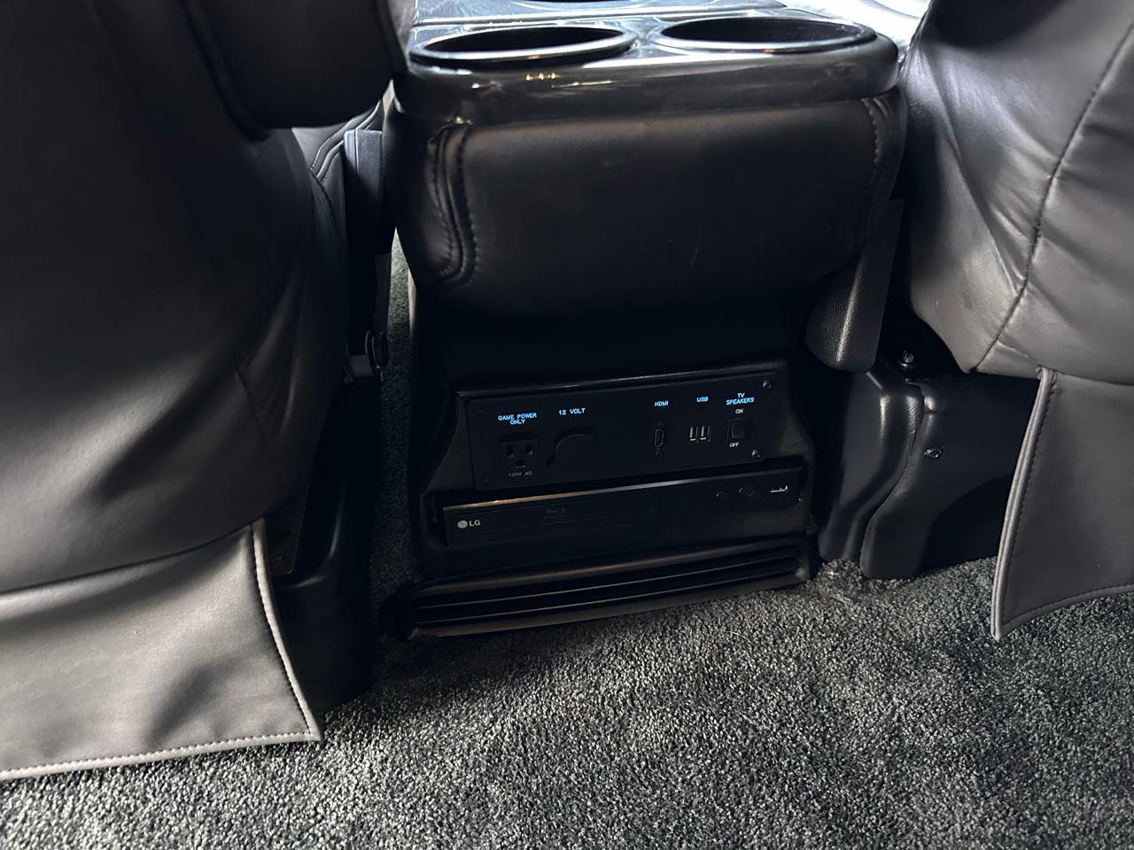 Used 2018 Mercedes-Benz Metris Passenger image 27