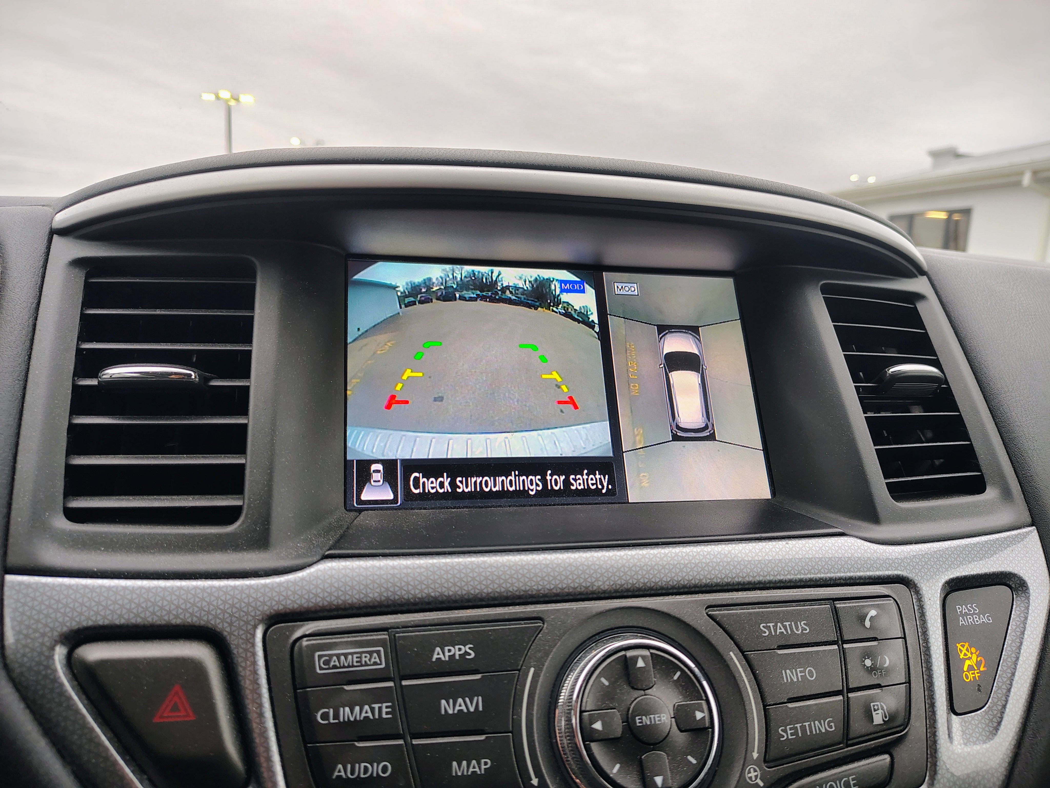 Used 2020 Nissan Pathfinder SL image 3