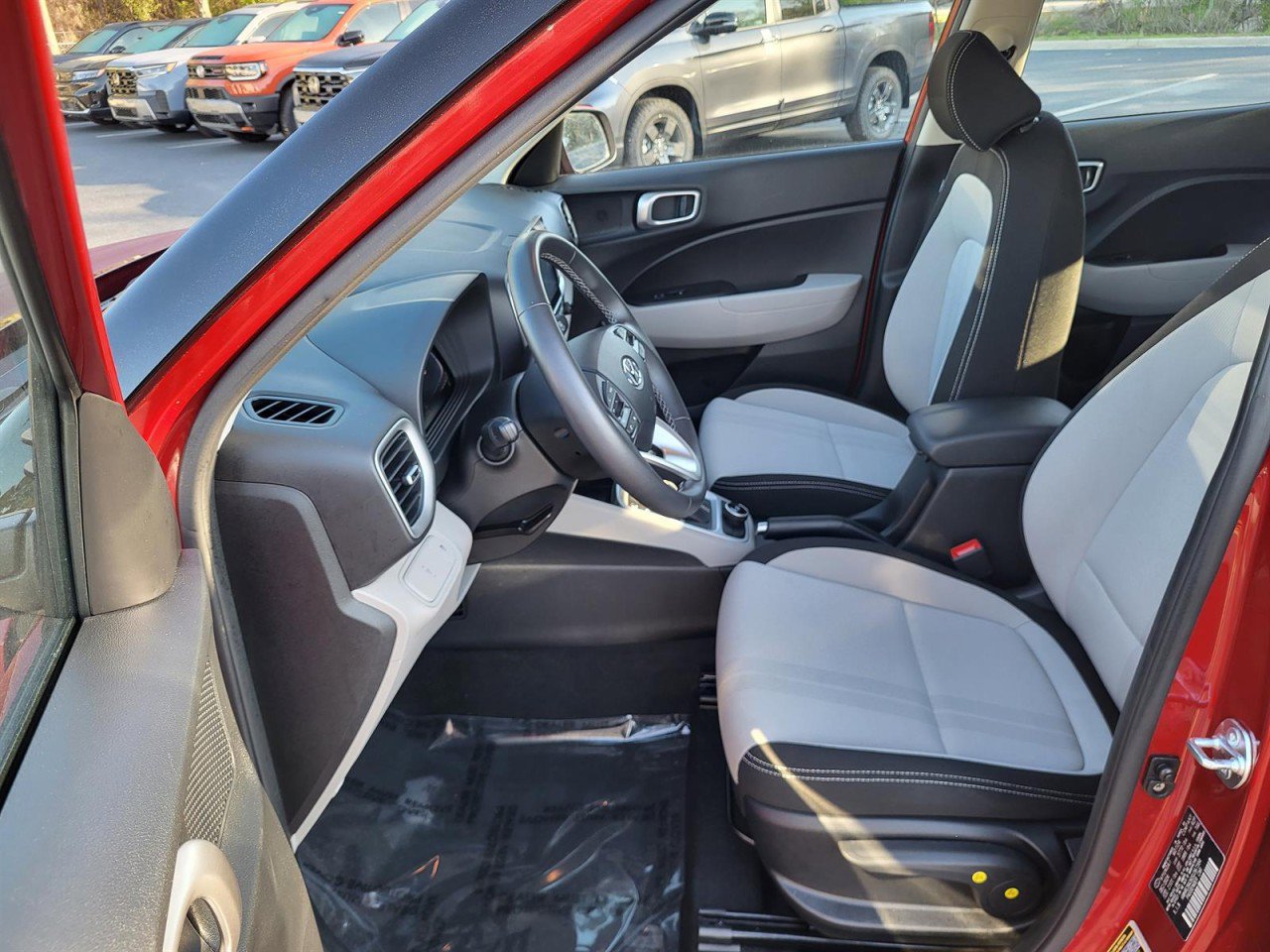 Used 2025 Hyundai Venue SEL image 11