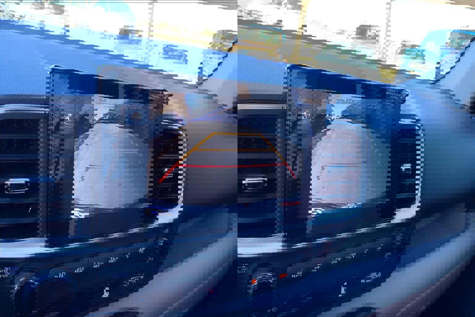 Certified 2025 Hyundai Venue SEL image 28