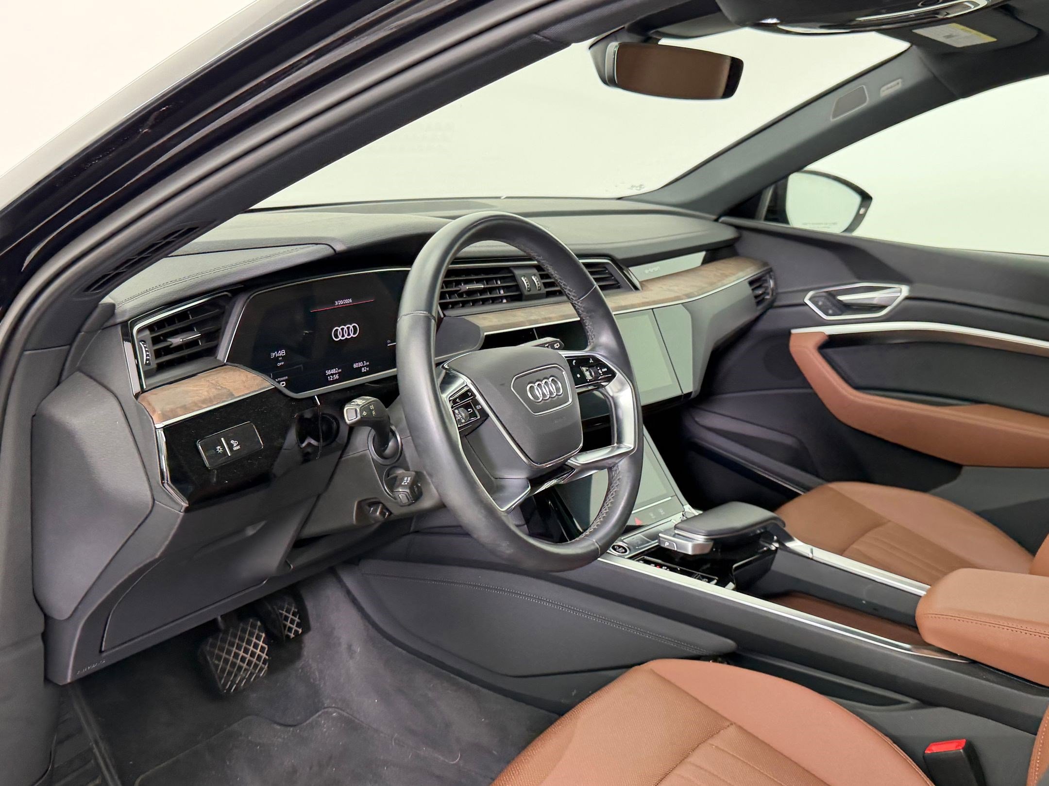 Certified 2022 Audi e-tron Premium Plus w/ Premium Plus Package AWD/4WD image 4