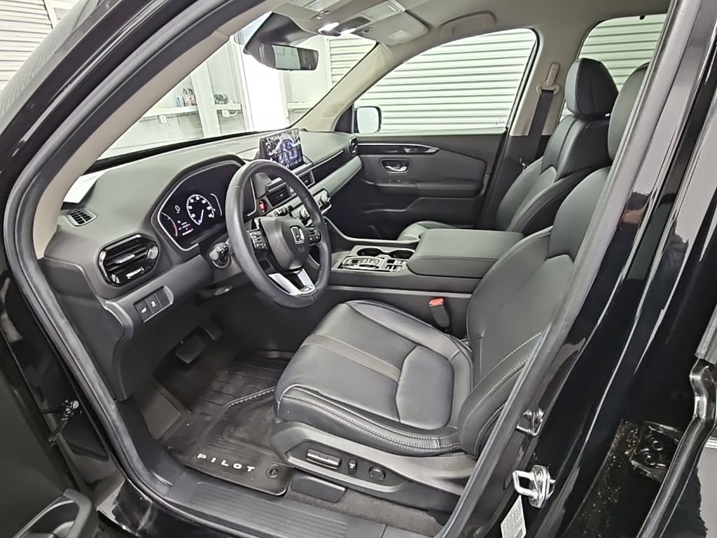 Used 2025 Honda Pilot EX-L image 11