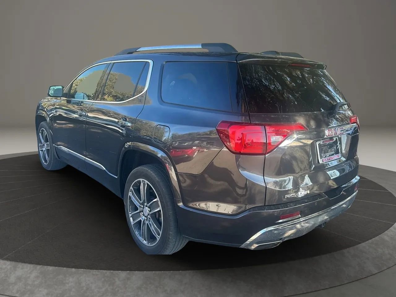 Used 2017 GMC Acadia Denali w/ Technology Package image 9