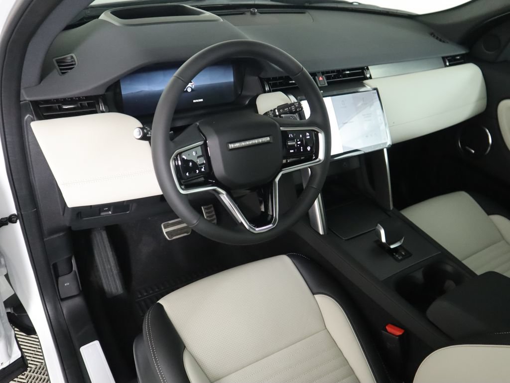 Certified 2025 Land Rover Discovery Sport Dynamic SE AWD/4WD image 10