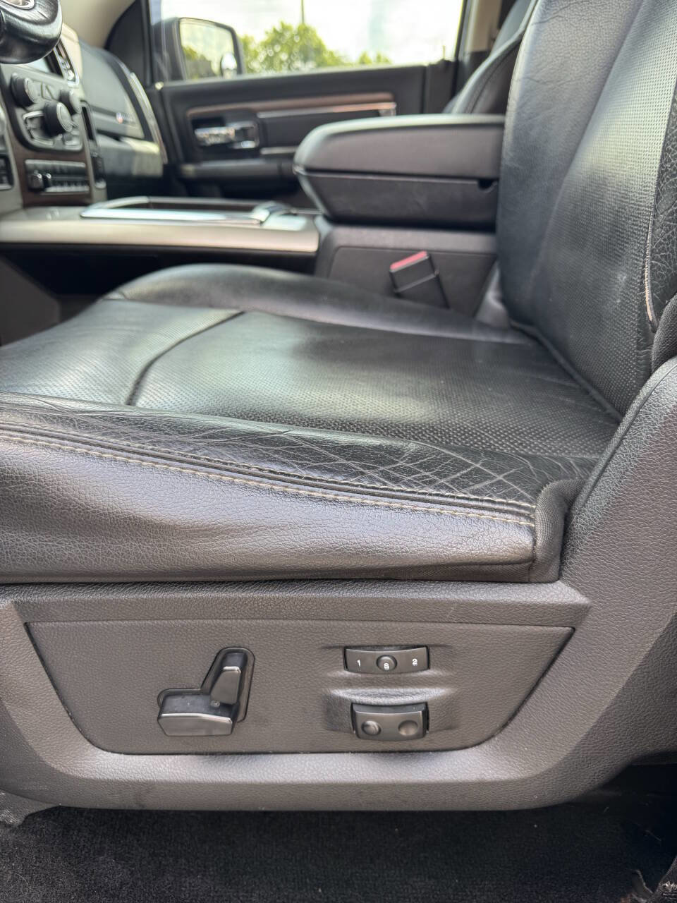 Used 2014 RAM 1500 Laramie w/ Convenience Group image 11