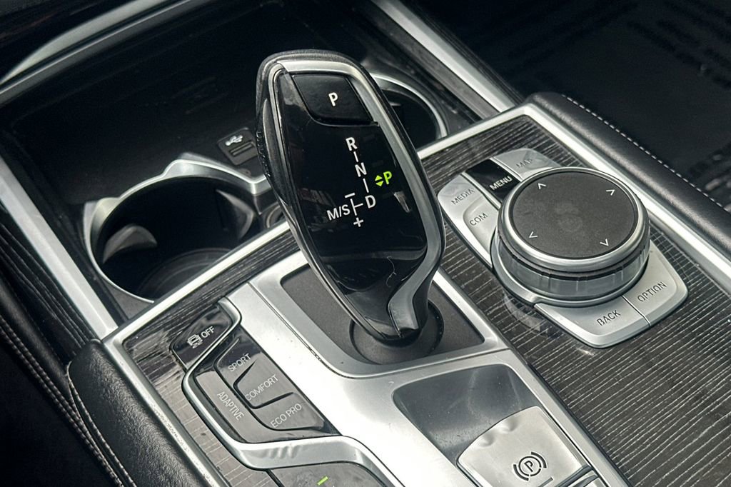 Used 2020 BMW 740i w/ M Sport Package image 20