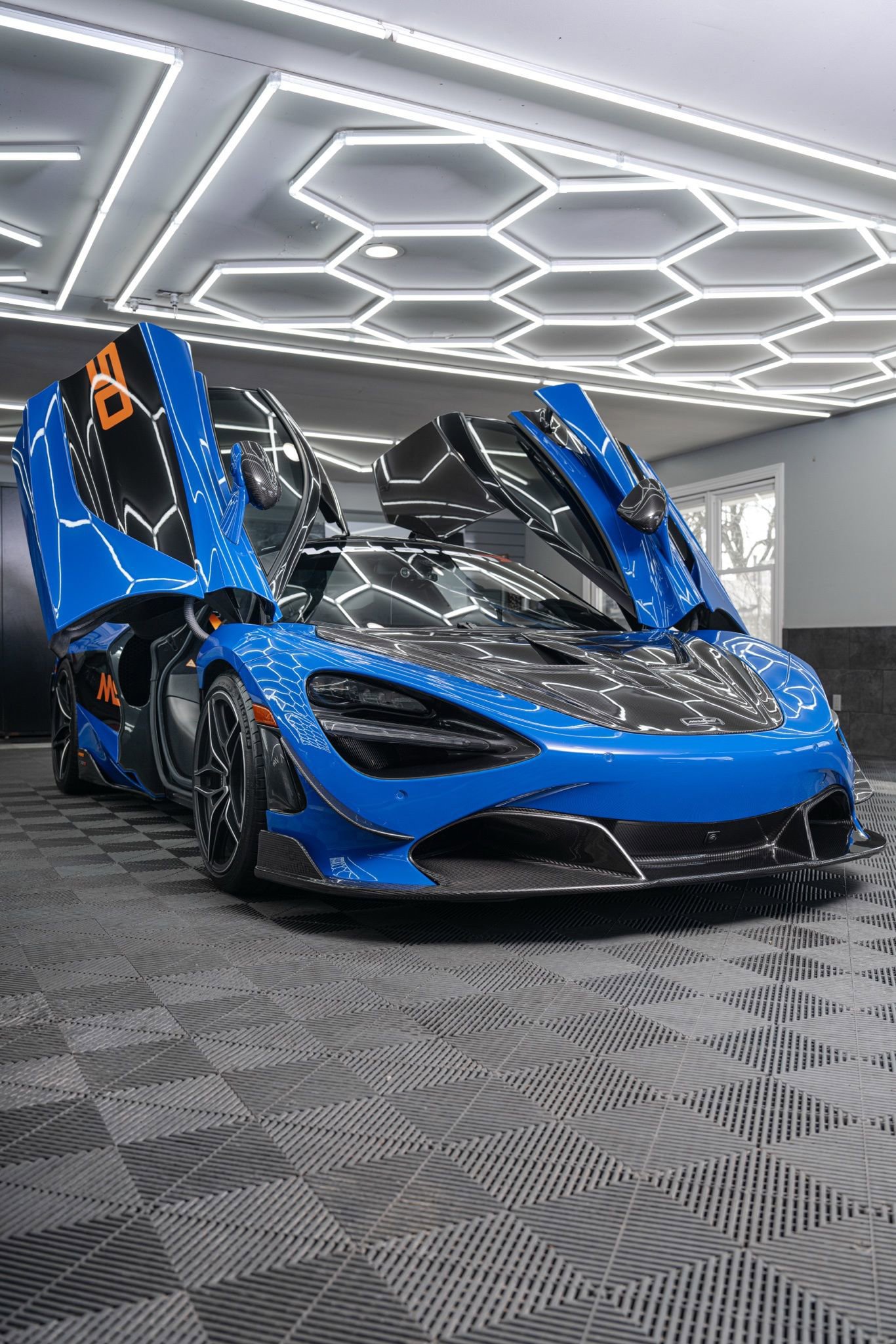Used 2018 McLaren 720S Performance image 1