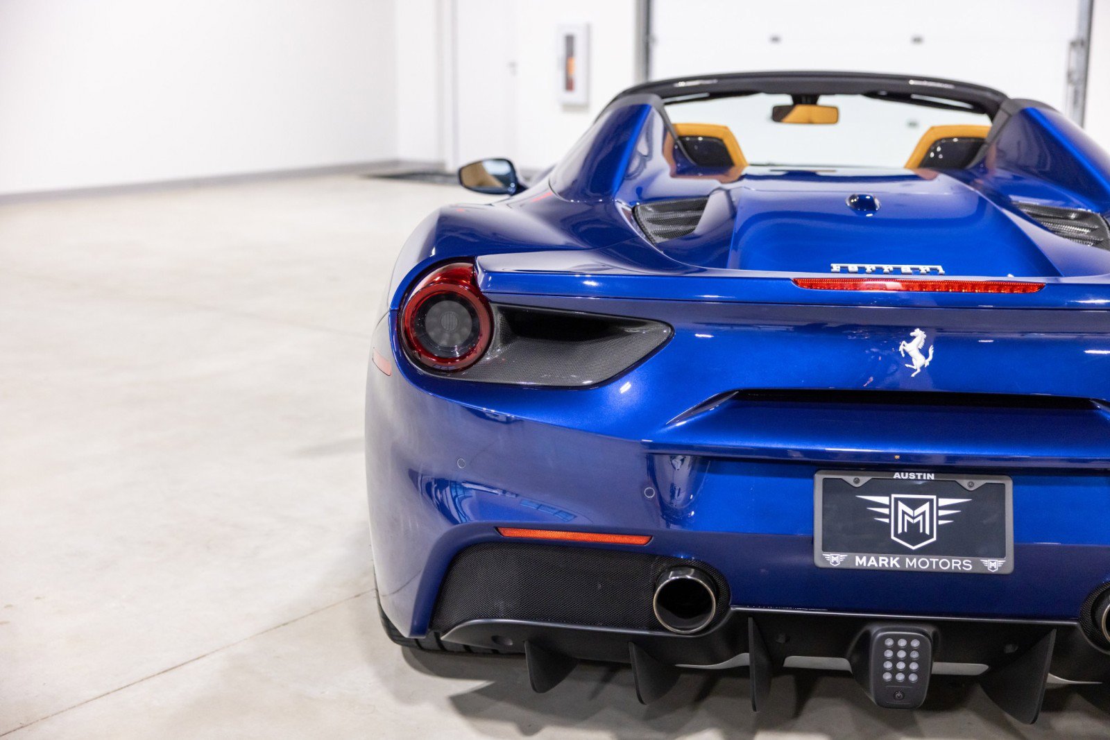 Used 2019 Ferrari 488 Spider image 15