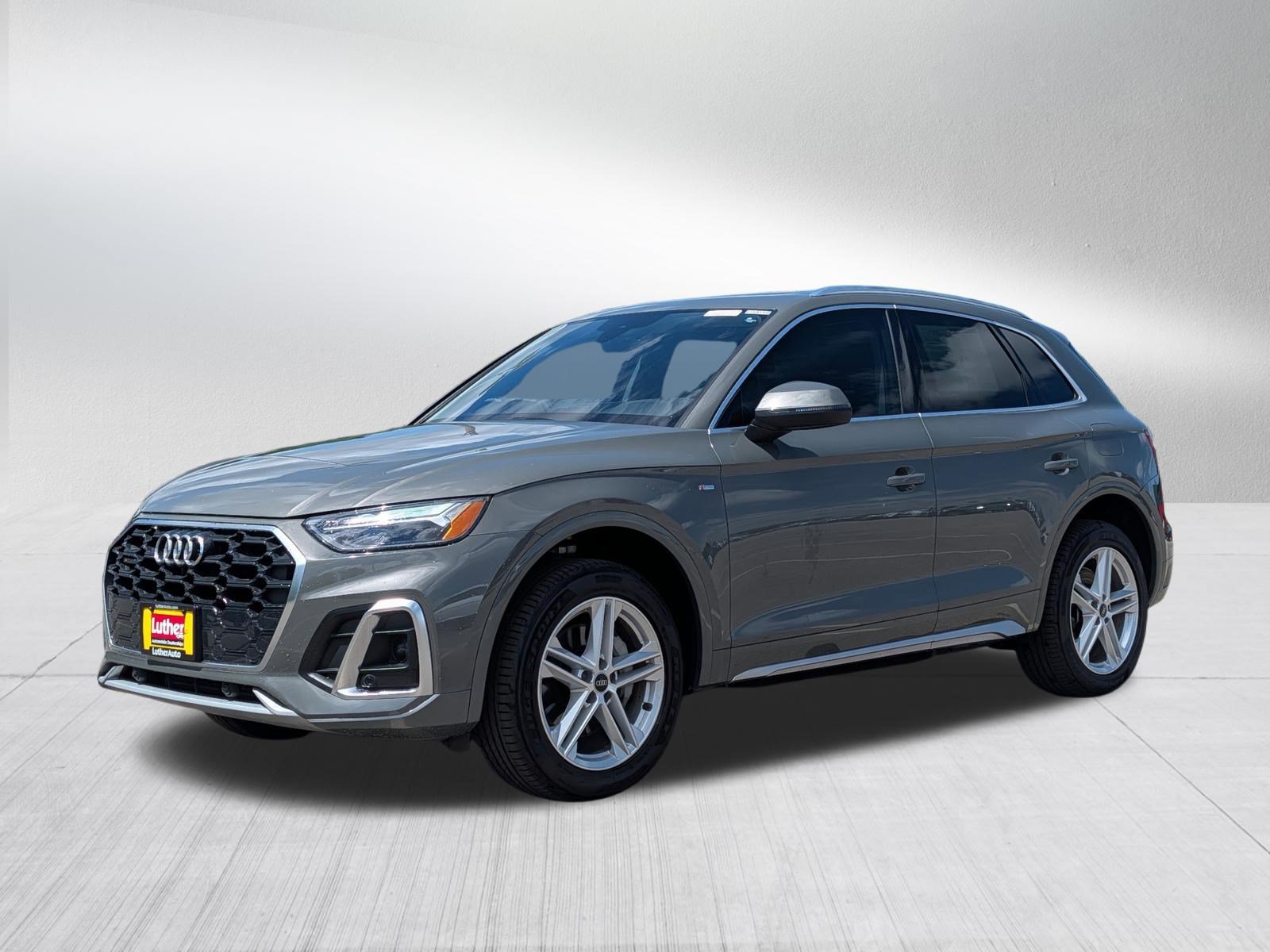 Used 2023 Audi Q5 e Premium w/ Convenience Package AWD/4WD video 3