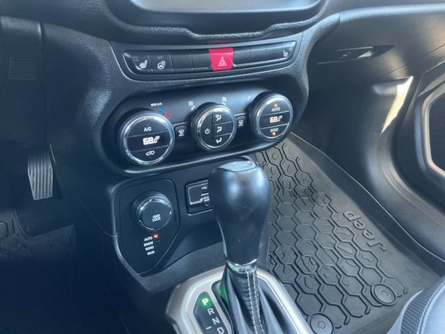 Used 2016 Jeep Renegade Limited AWD/4WD image 23