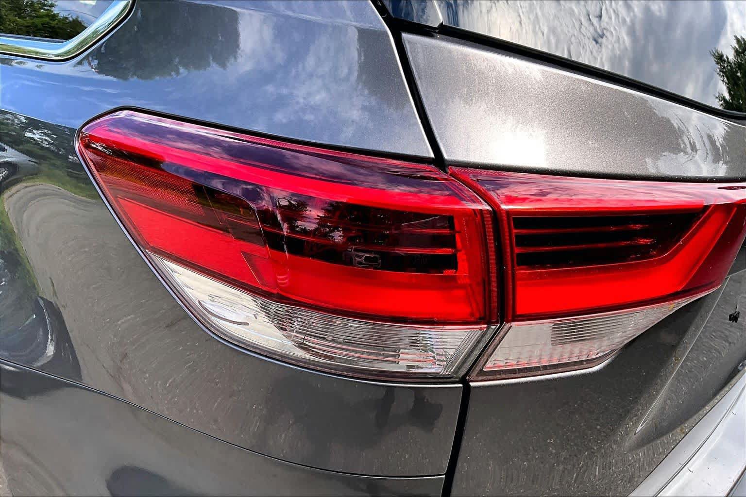 Used 2017 Toyota Highlander Limited Platinum w/ Carpet Mat Package AWD/4WD image 26