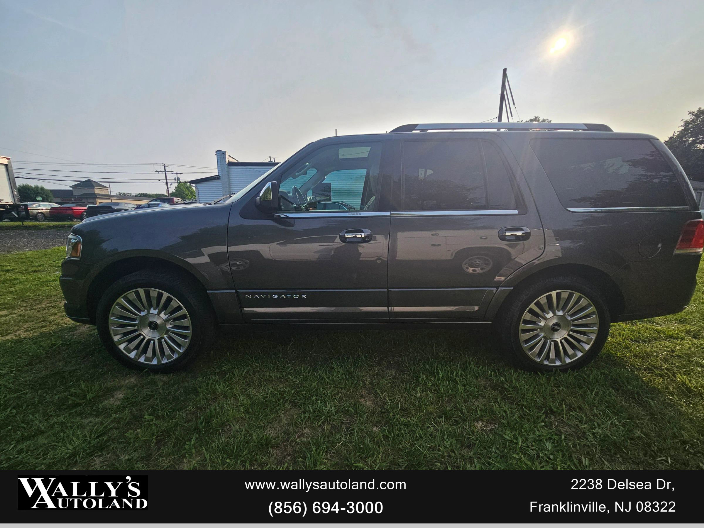 Used 2015 Lincoln Navigator 4WD image 4