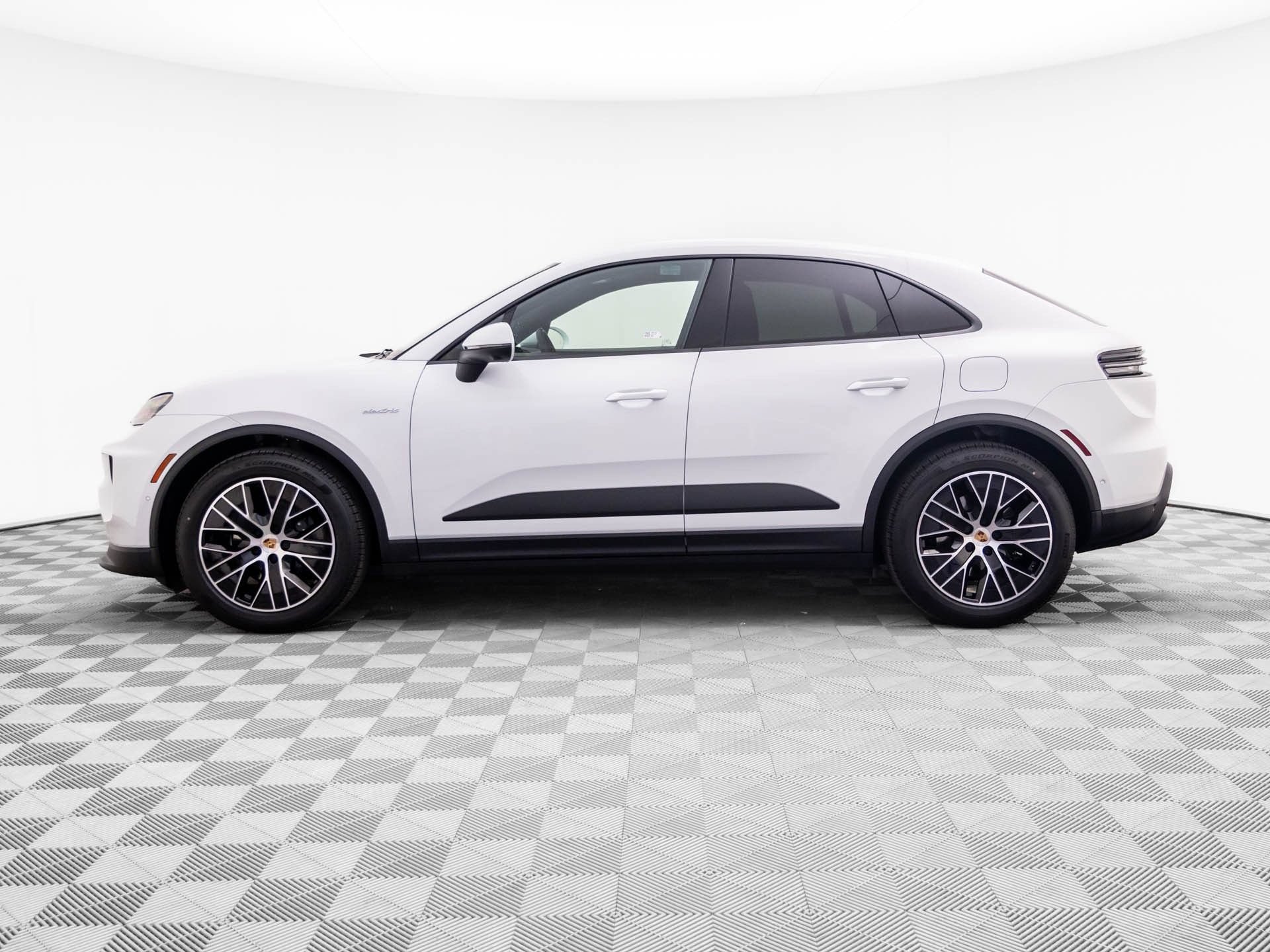 New 2026 Porsche Macan 4 Electric AWD/4WD image 2