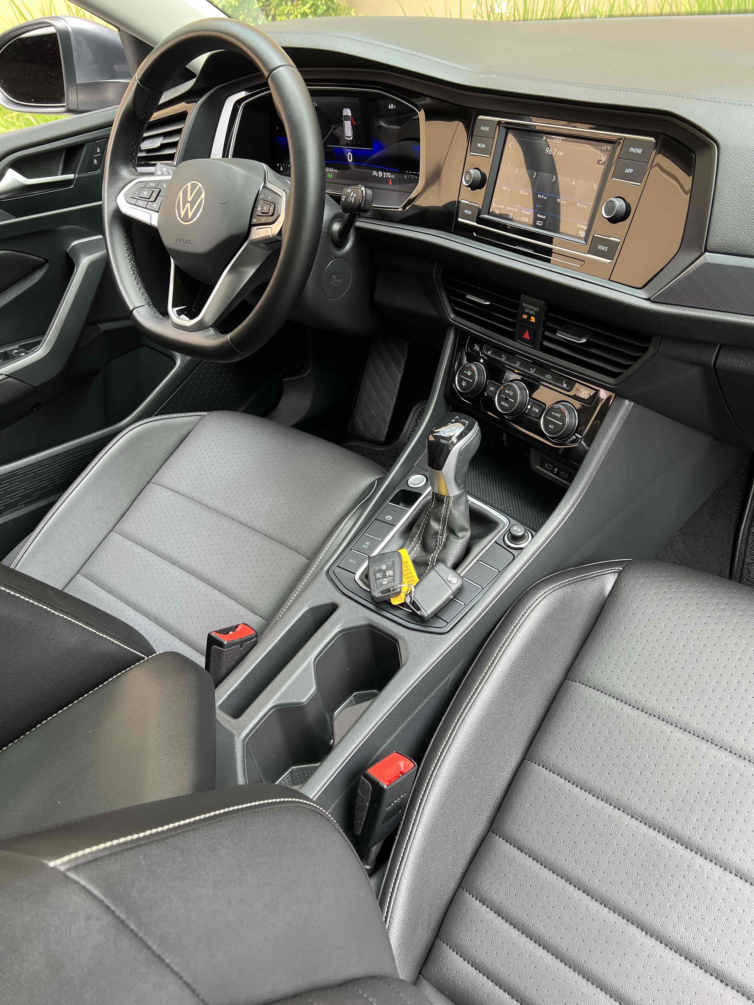 Used 2023 Volkswagen Jetta SE w/ Panoramic Sunroof Package FWD image 26