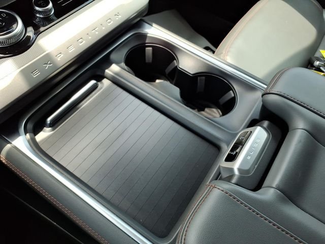Used 2025 Ford Expedition Max Active AWD/4WD image 28